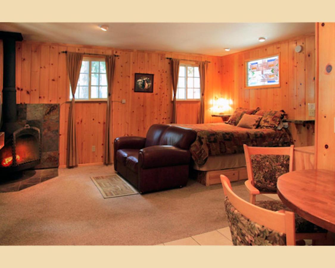  | Silver Pines Lodge