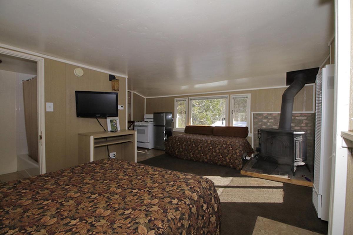  | Silver Pines Lodge