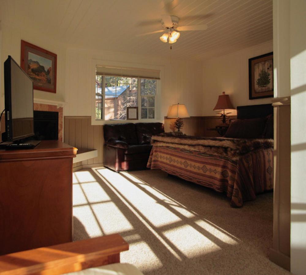  | Silver Pines Lodge