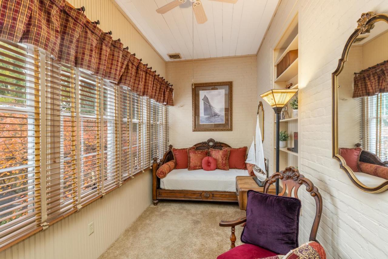  | The Londonderry Inn