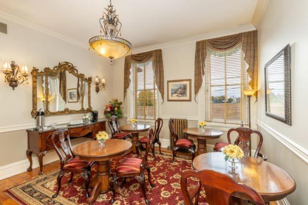  | The Londonderry Inn