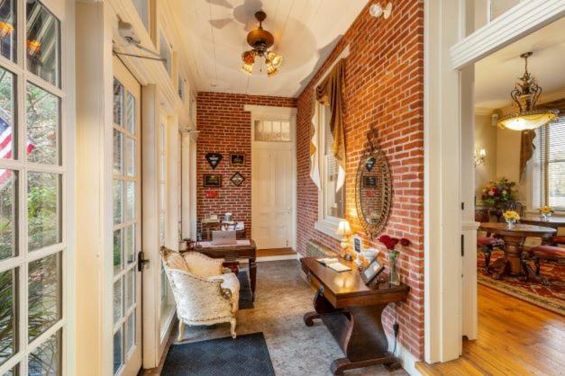  | The Londonderry Inn