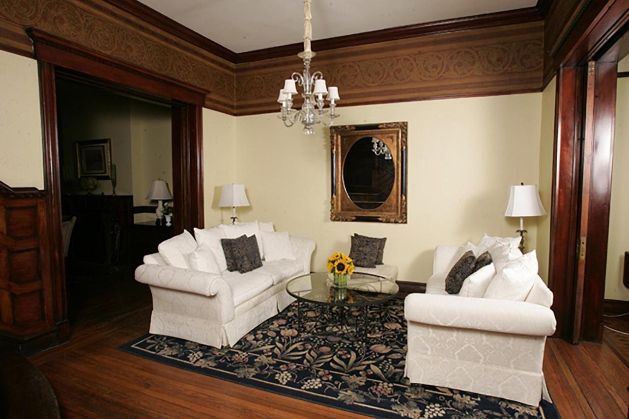 | Morgan State House Inn