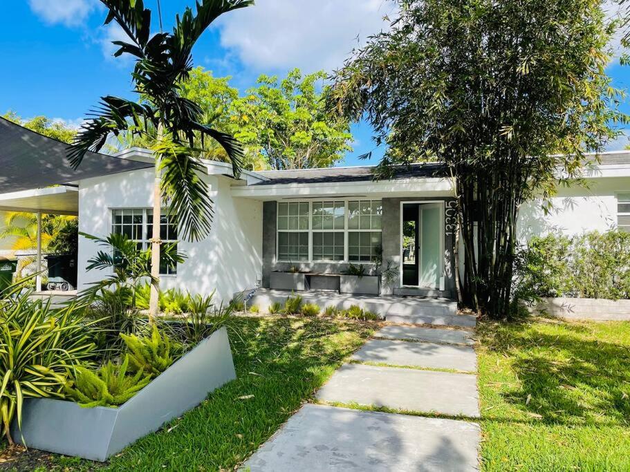 | Zen Style Villa with pool, riverfront & fast wifi