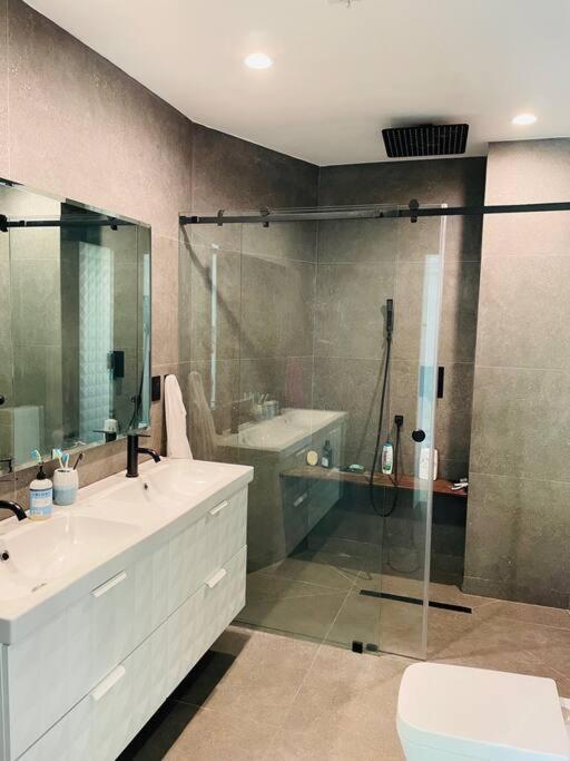 | Zen Style Villa with pool, riverfront & fast wifi