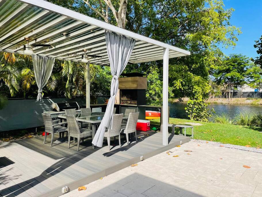 | Zen Style Villa with pool, riverfront & fast wifi