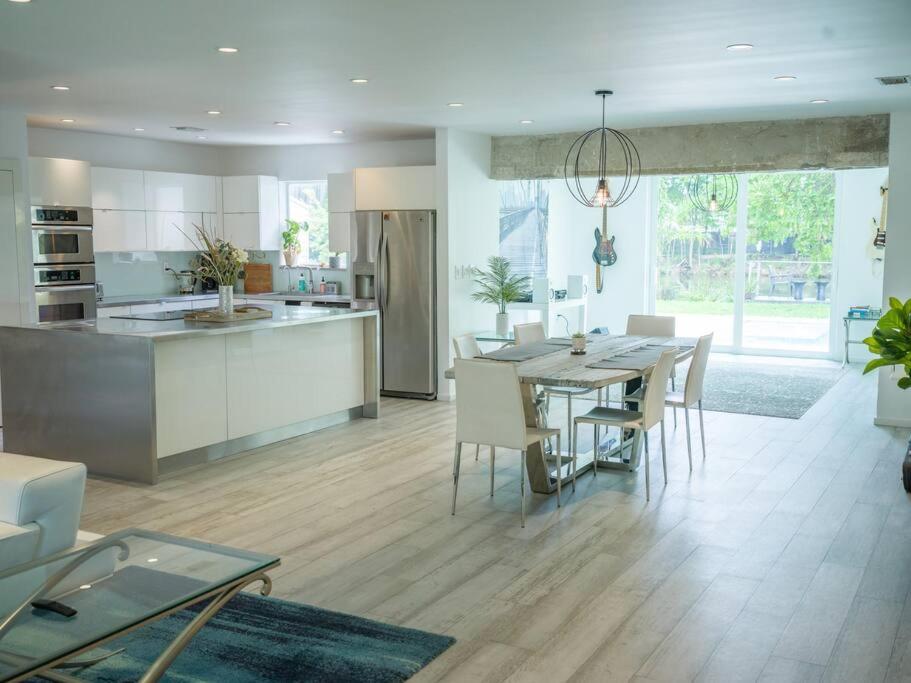 | Zen Style Villa with pool, riverfront & fast wifi