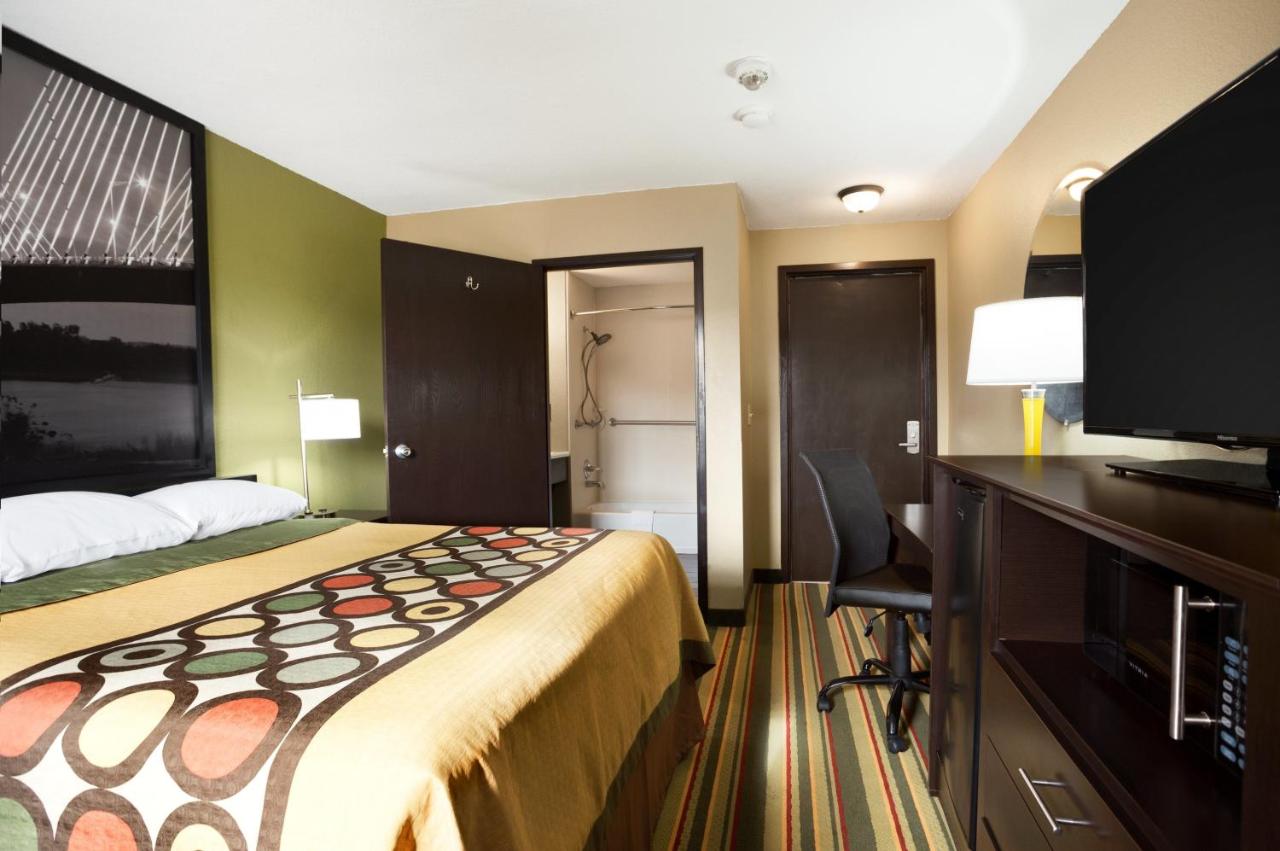 Queen Room - Non-Smoking at Super 8 by Wyndham Joplin