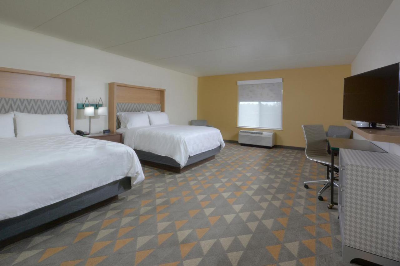 Queen Room with Two Queen Beds - Disability Access Tub at Holiday Inn Raleigh-Durham Airport by IHG
