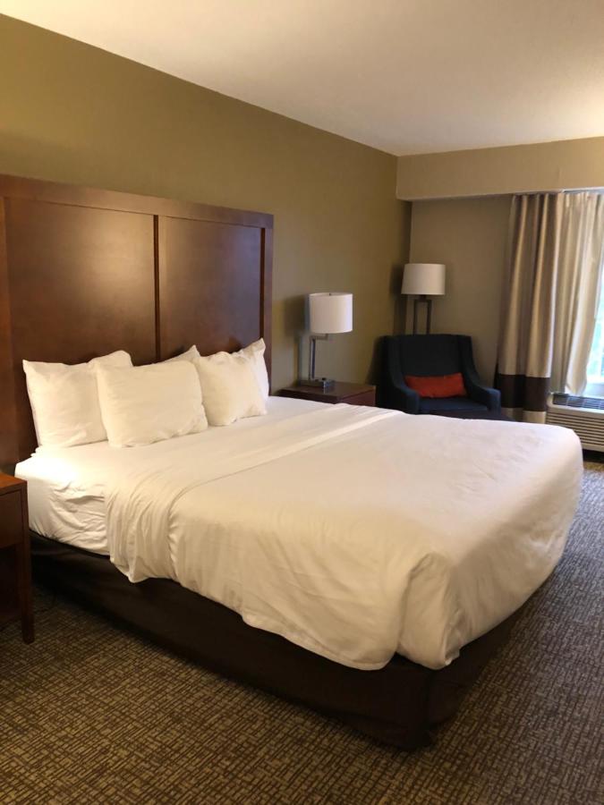 King Room - Non-Smoking at Wingate by Wyndham Grove City