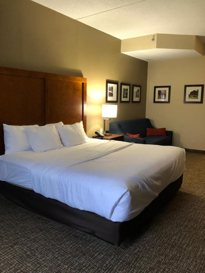 Superior King Room - Non-Smoking at Wingate by Wyndham Grove City
