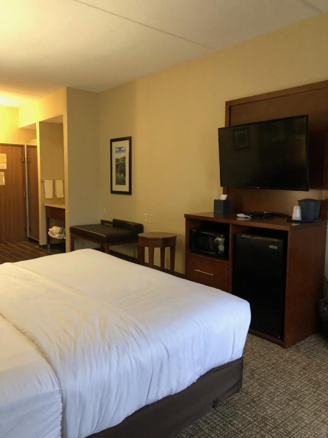 Superior King Room - Non-Smoking at Wingate by Wyndham Grove City
