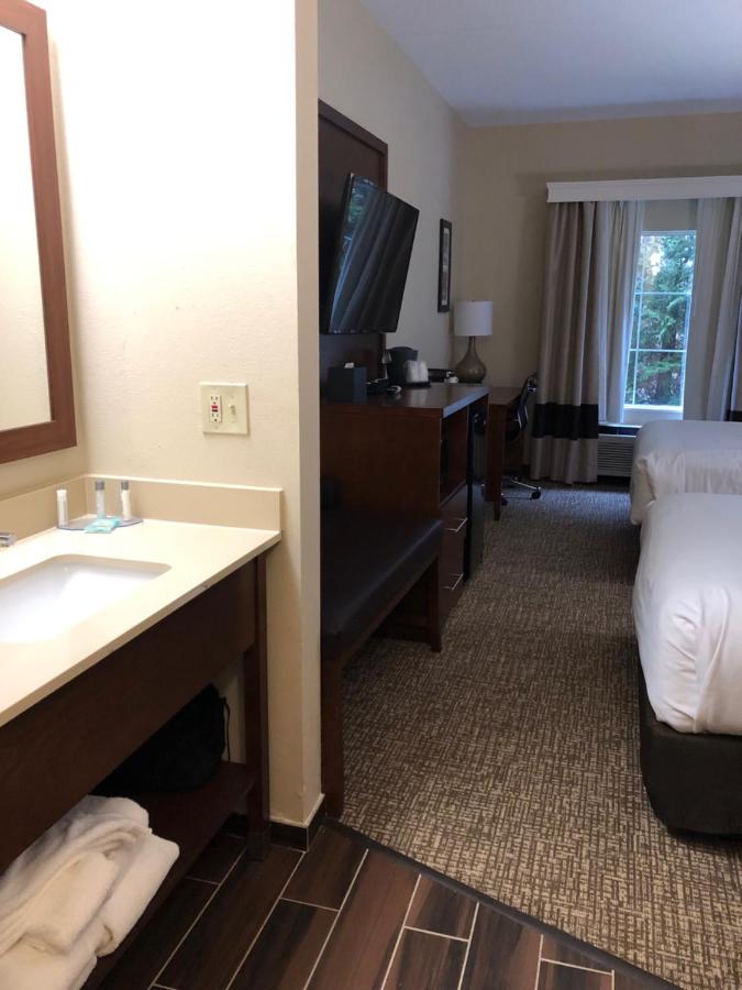 Queen Room with Two Queen Beds - Non-Smoking at Wingate by Wyndham Grove City