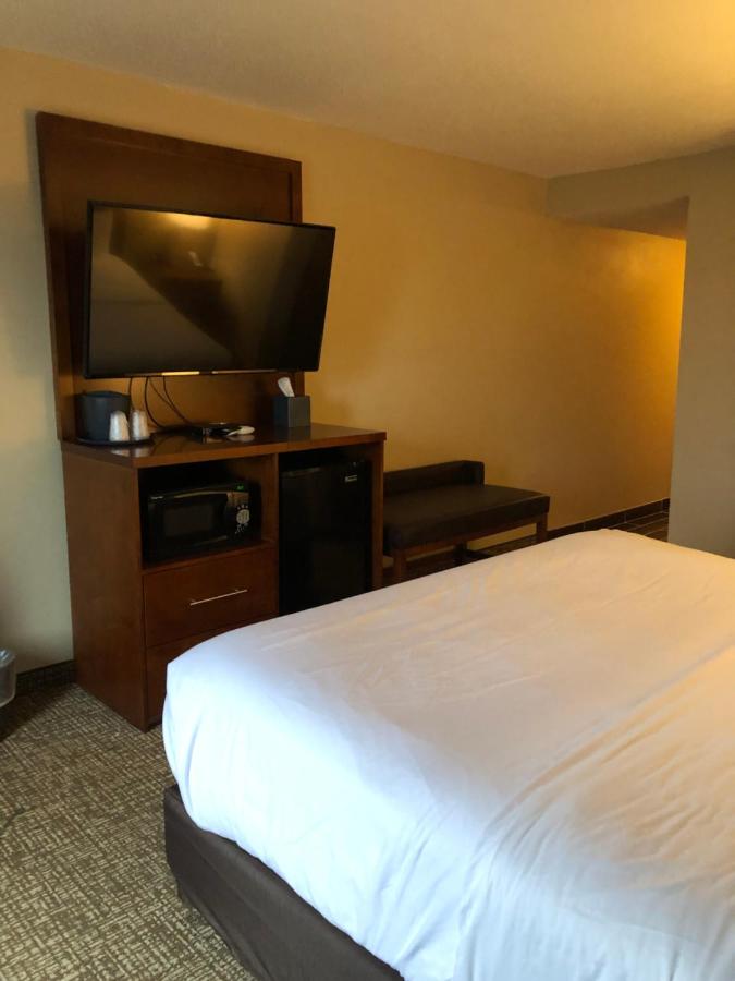 Deluxe King Room - Non-Smoking at Wingate by Wyndham Grove City