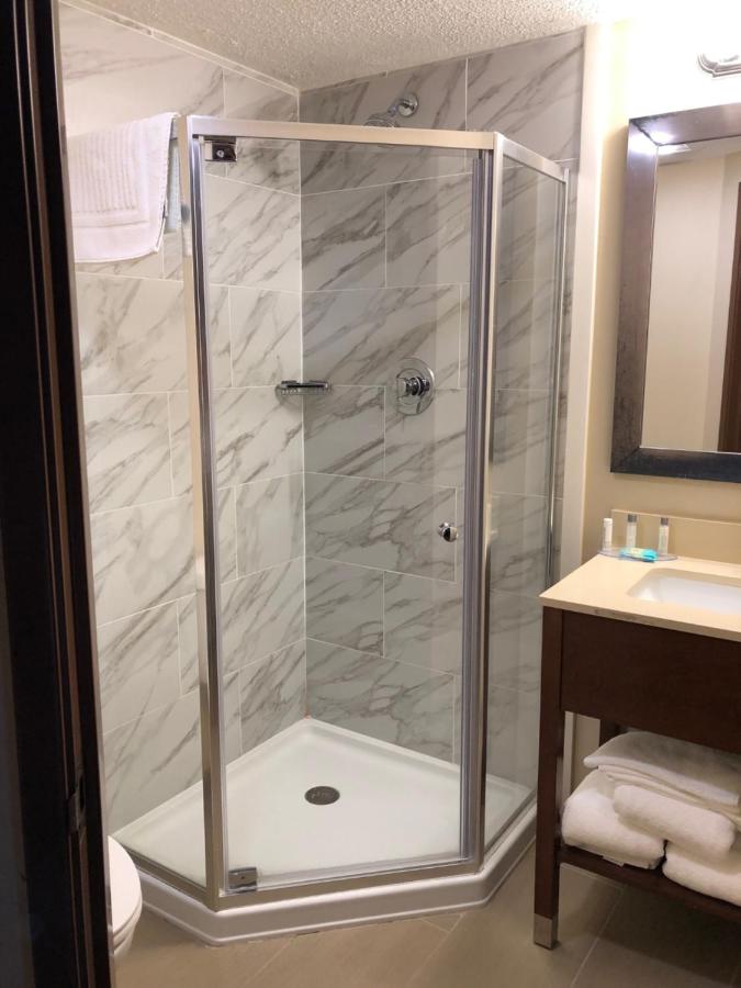 Deluxe King Room - Non-Smoking at Wingate by Wyndham Grove City