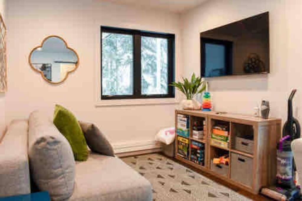 | Wapo Contemporary 4BD with Hot tub