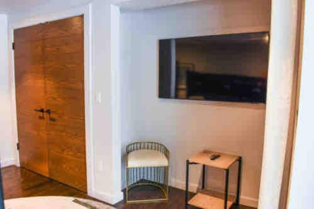 | Wapo Contemporary 4BD with Hot tub