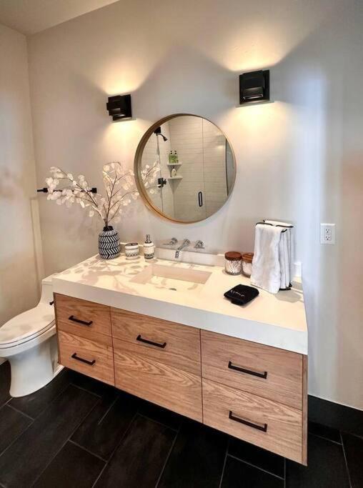 | Wapo Contemporary 4BD with Hot tub