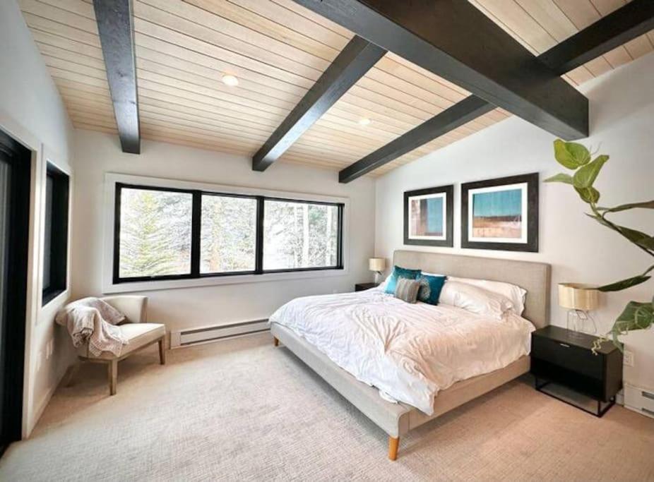 | Wapo Contemporary 4BD with Hot tub