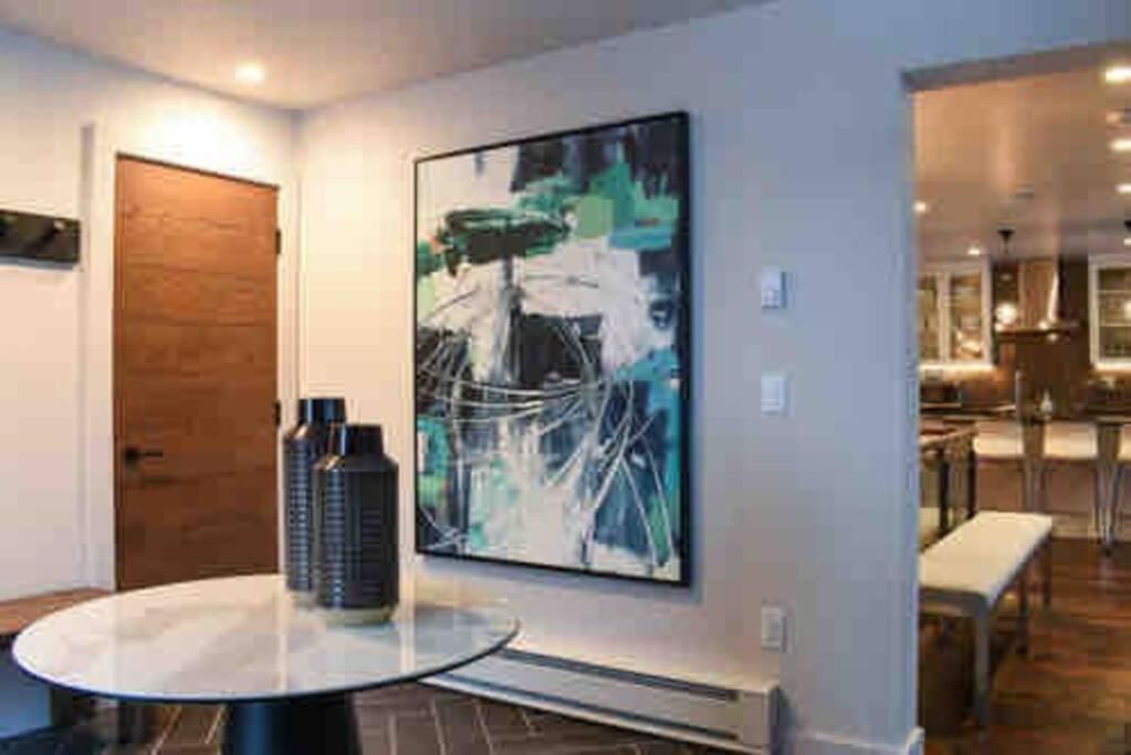 | Wapo Contemporary 4BD with Hot tub