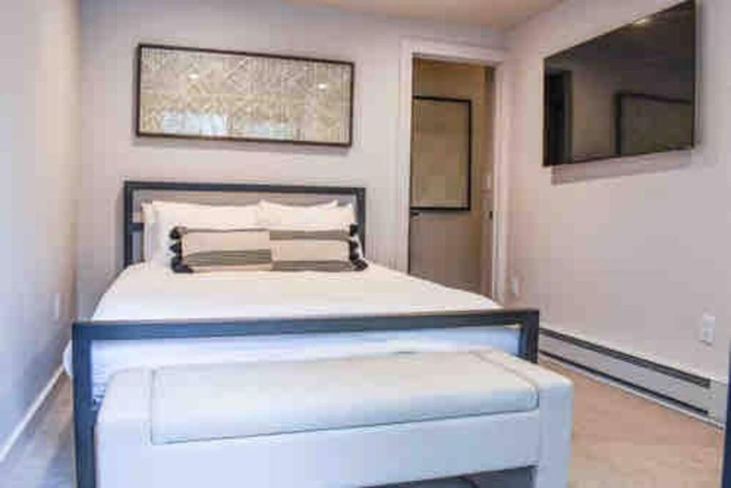 | Wapo Contemporary 4BD with Hot tub