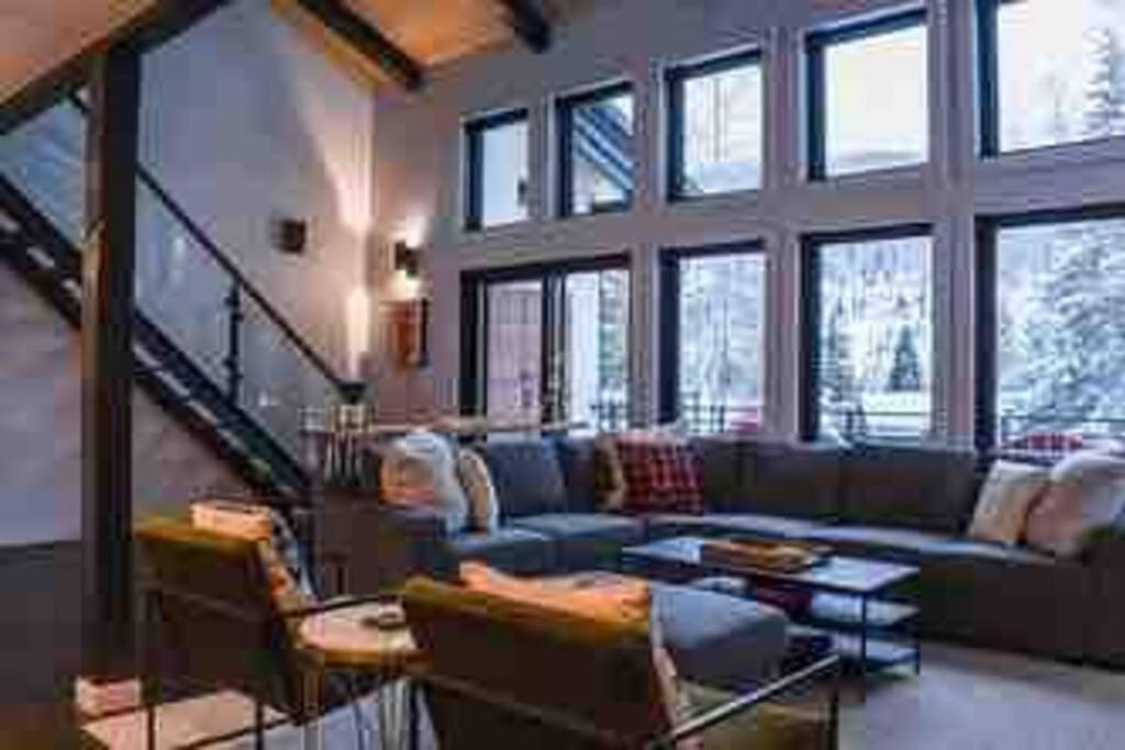 | Wapo Contemporary 4BD with Hot tub