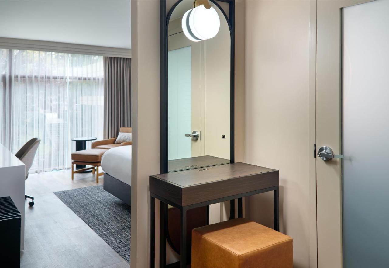 Corner King at Emory Conference Center Hotel