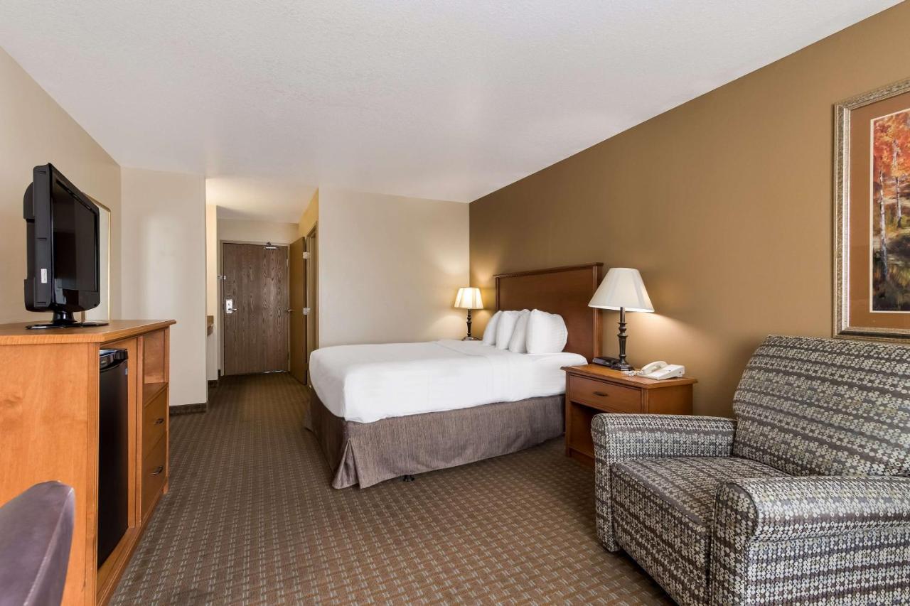 King Room with Recliner - Non-Smoking at Best Western Empire Towers