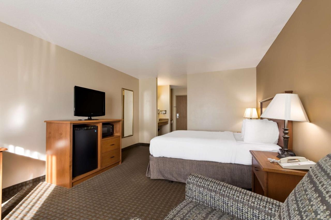 King Room with Recliner - Non-Smoking at Best Western Empire Towers