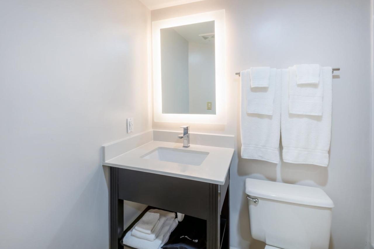 | Holiday Inn Express Philadelphia NE-Bensalem, an IHG Hotel