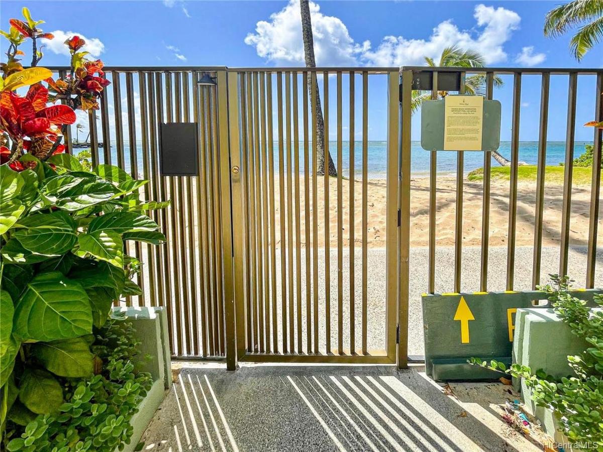  | HUGE Kahala Beach 2BD and 2BA with Kitchen Car & Parking