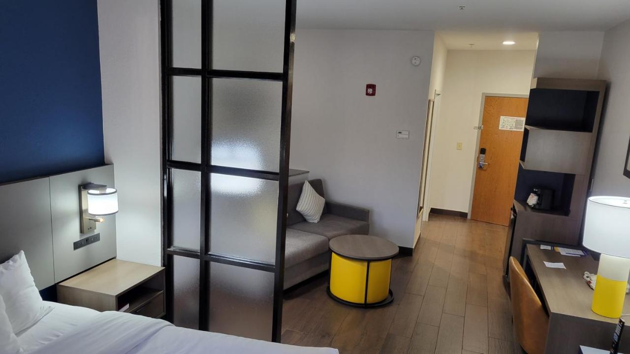 Executive Queen Suite - Non-Smoking at Comfort Suites Macon Northwest