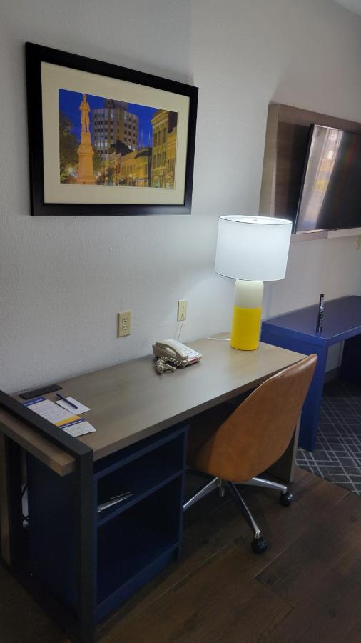 Executive Queen Suite - Non-Smoking at Comfort Suites Macon Northwest