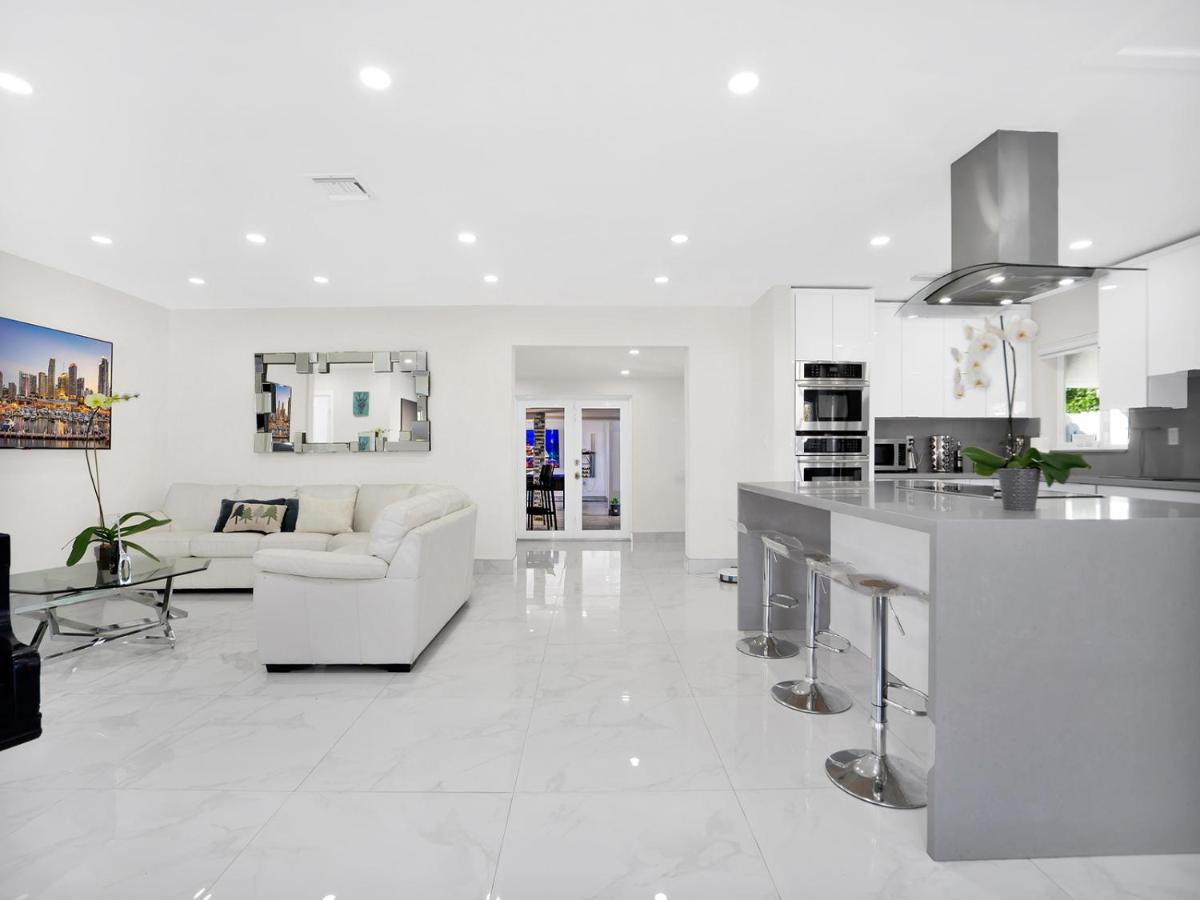 | Pool Party! Villa with Heated Pool, Gym, Jacuzzi, Games & More