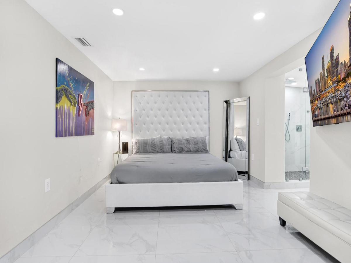 | Pool Party! Villa with Heated Pool, Gym, Jacuzzi, Games & More