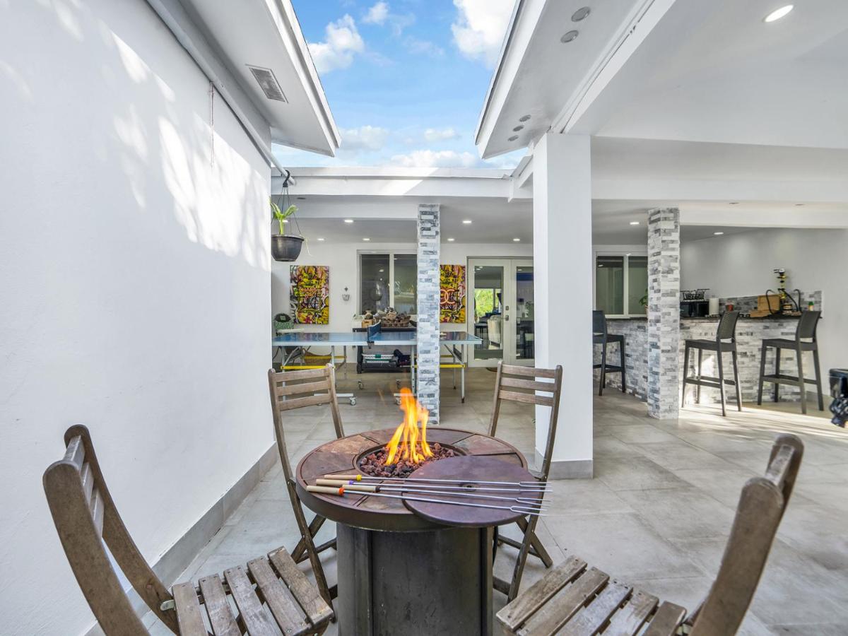 | Pool Party! Villa with Heated Pool, Gym, Jacuzzi, Games & More