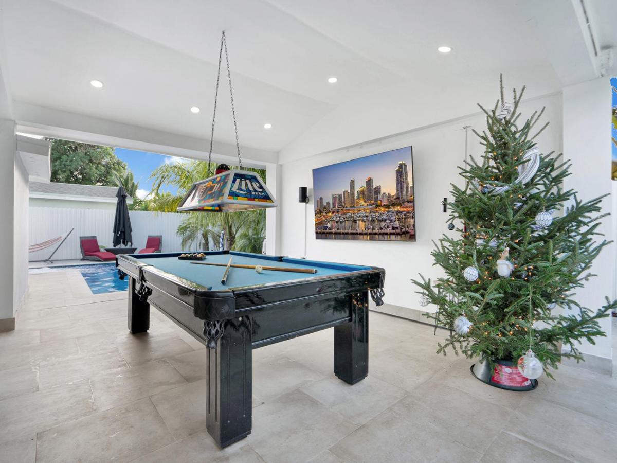 | Pool Party! Villa with Heated Pool, Gym, Jacuzzi, Games & More