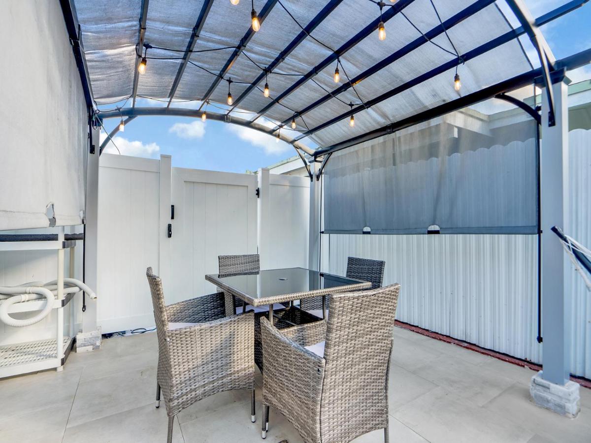 | Pool Party! Villa with Heated Pool, Gym, Jacuzzi, Games & More