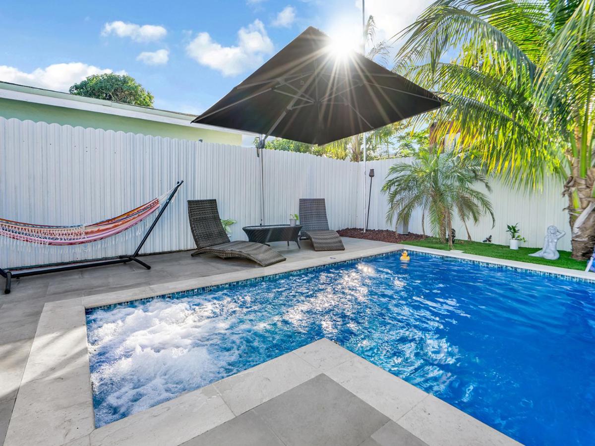 | Pool Party! Villa with Heated Pool, Gym, Jacuzzi, Games & More