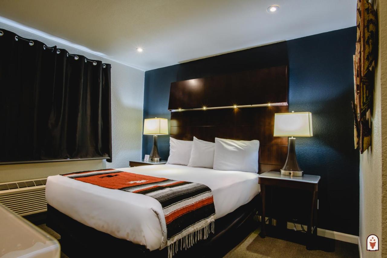 Standard Queen Room at Coyote South