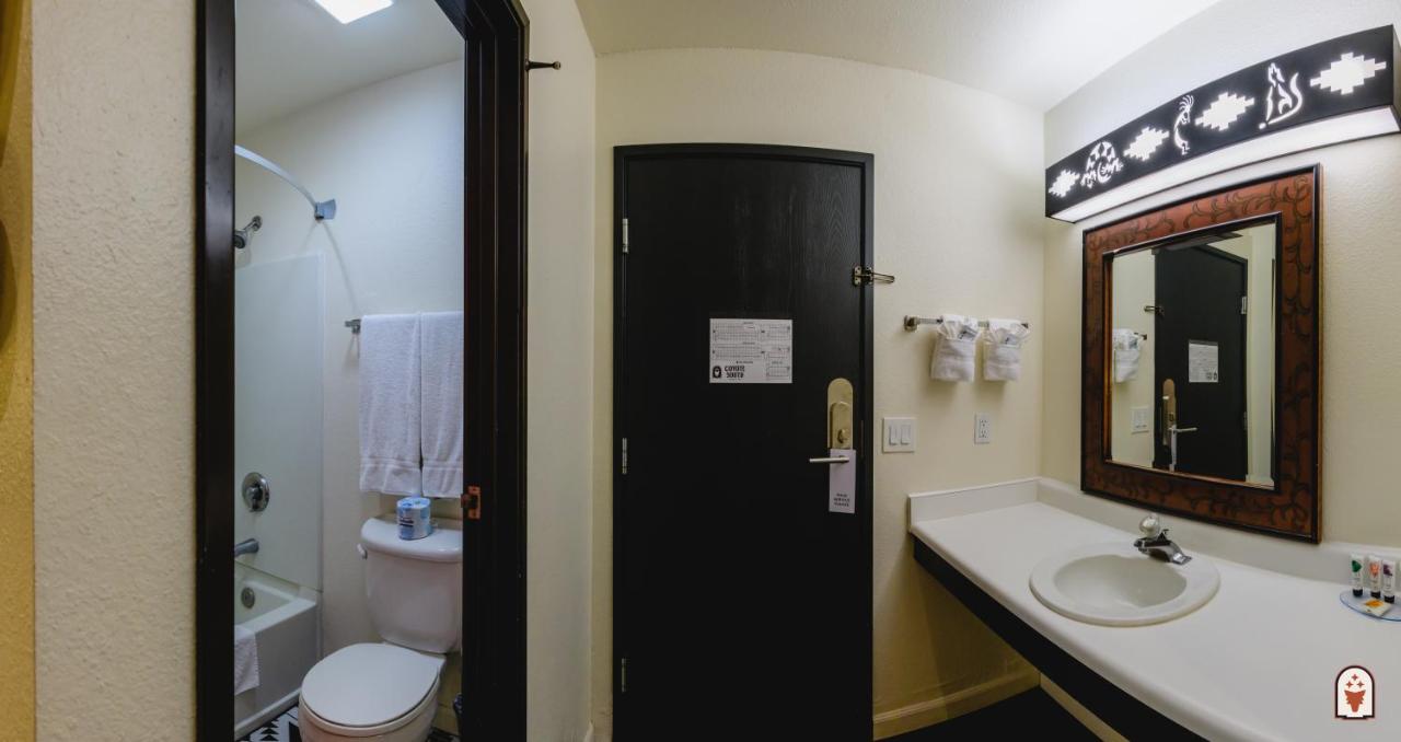 Standard Queen Room at Coyote South