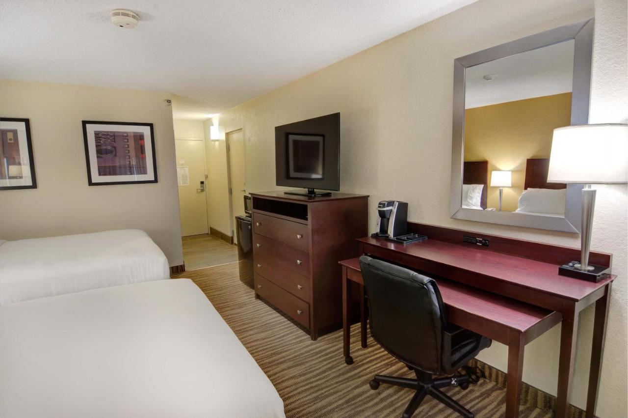 Queen Room with Two Queen Beds - Non-Smoking at Holiday Inn St Petersburg N - Clearwater, an IHG Hotel