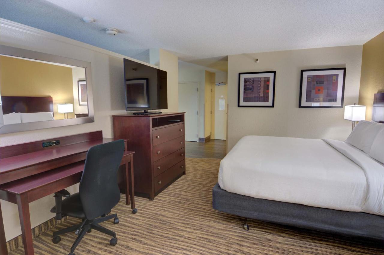King Suite - Non-Smoking at Holiday Inn St Petersburg N - Clearwater, an IHG Hotel