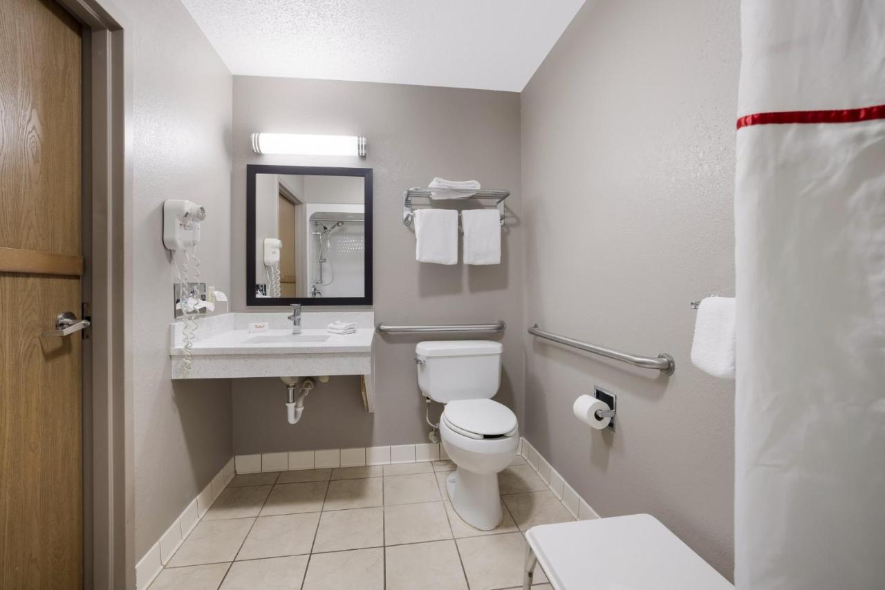 Superior King Room Disability Access Roll-In Shower Non-Smoking at Red Roof Inn Weedsport
