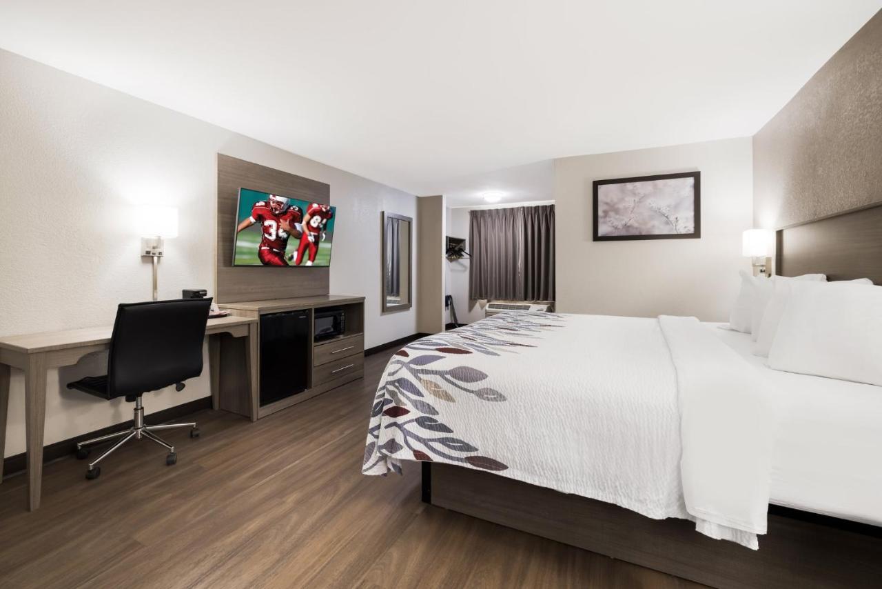 Superior King Room Non-Smoking at Red Roof Inn Weedsport