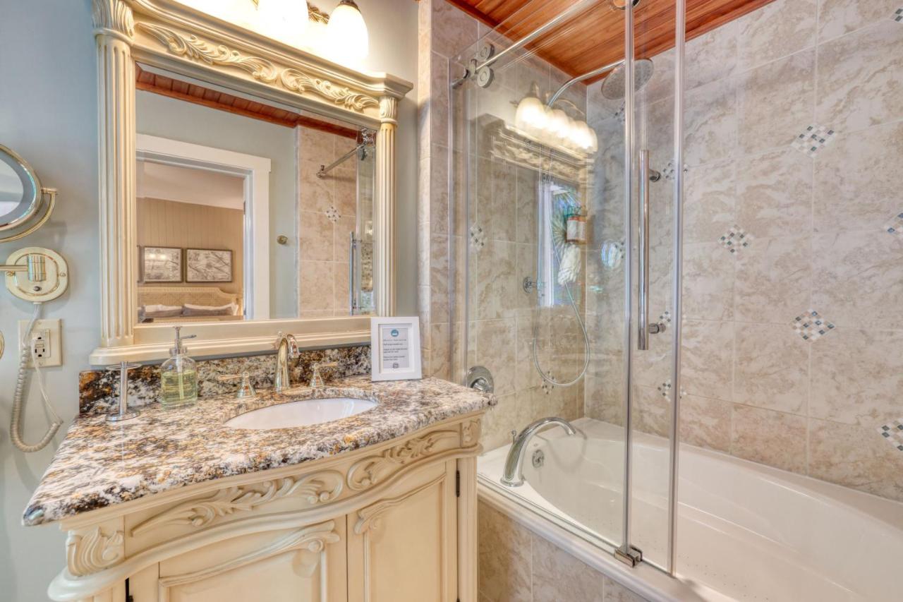  | The Hibiscus House of Fort Myers