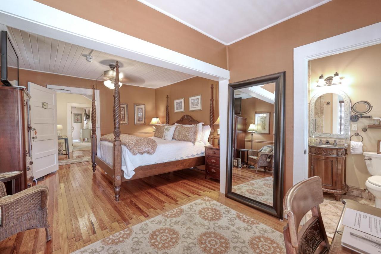  | The Hibiscus House of Fort Myers