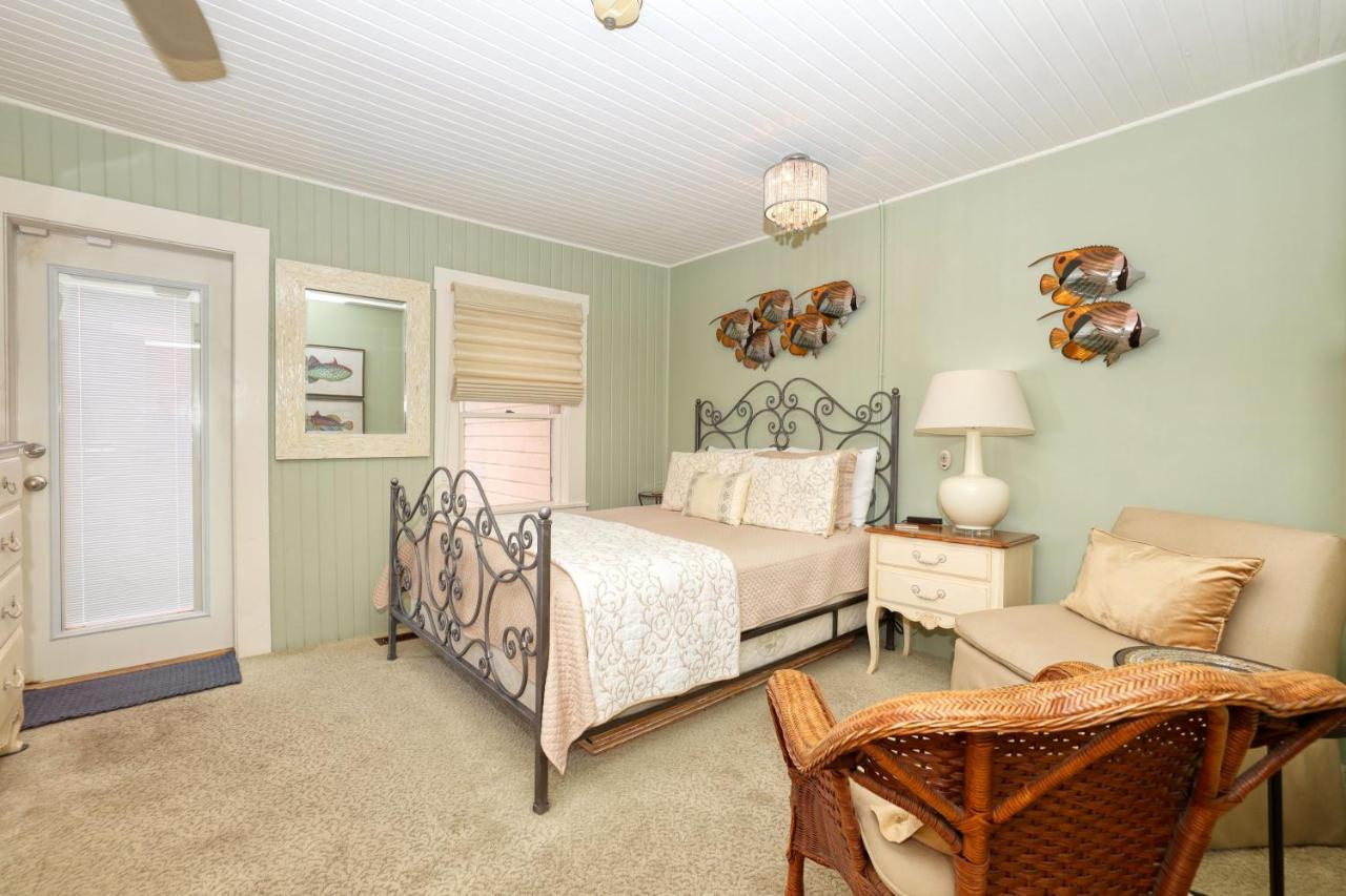  | The Hibiscus House of Fort Myers