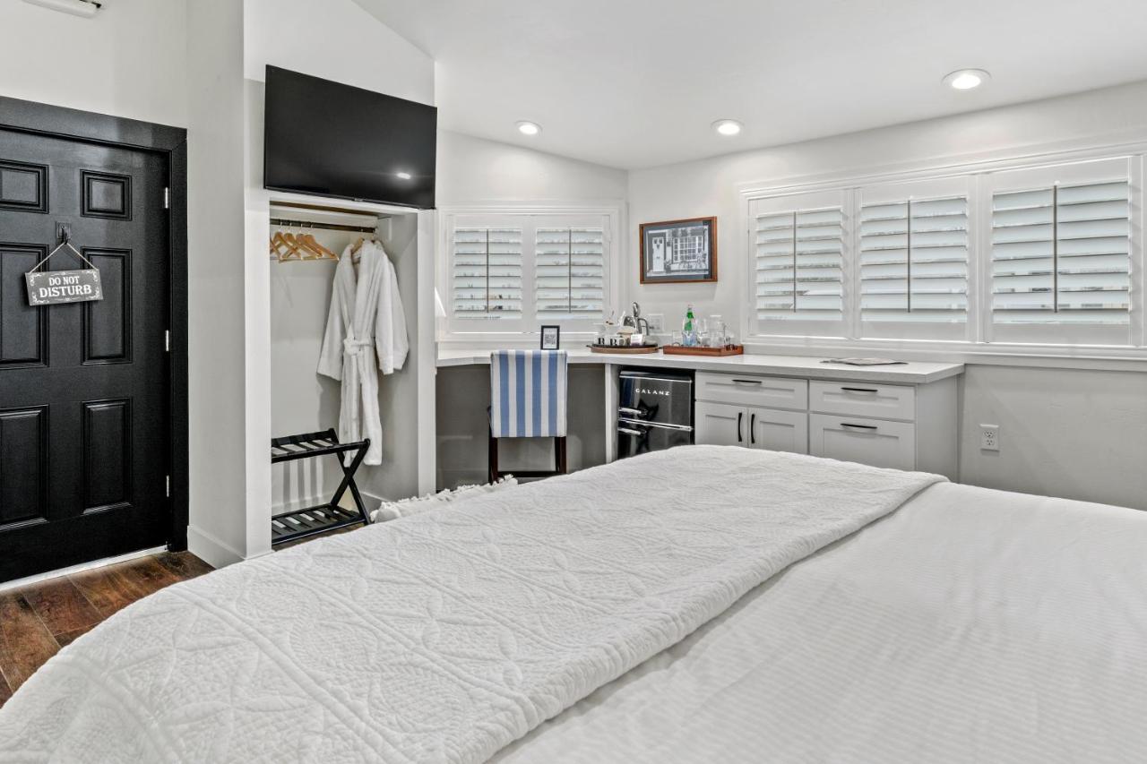 Superior King Room at Bespoke Inn Flagstaff