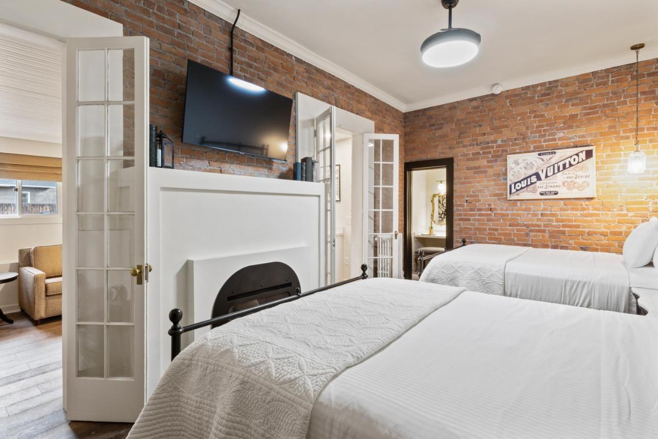 Deluxe Suite at Bespoke Inn Flagstaff